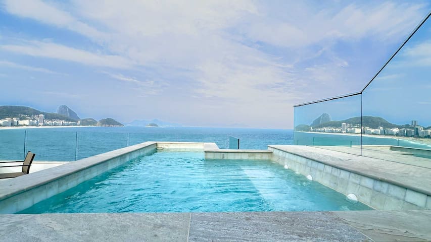 Penthouse with 3 suites and private pool