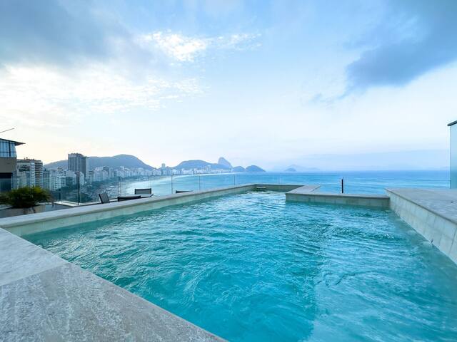 Penthouse with 3 suites and private pool gallery image 4