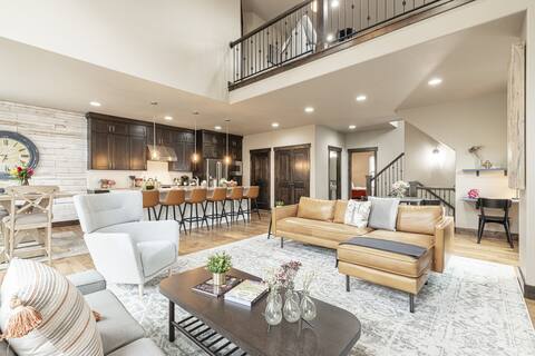 Hot Tub, BBQ, & Pet-Friendly! Jordanelle 825