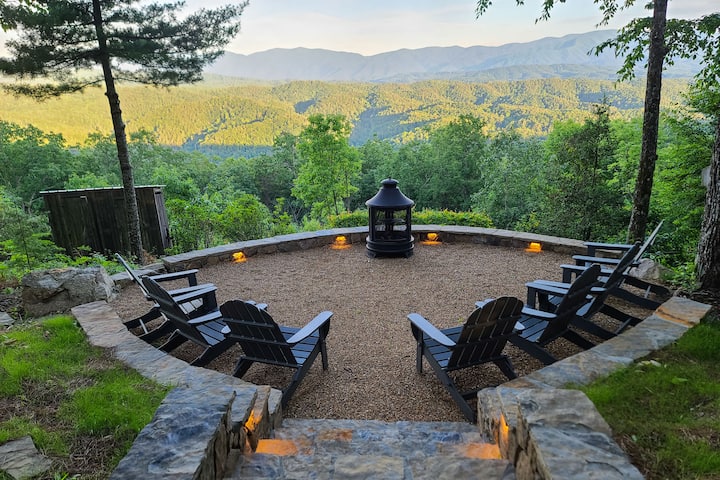 Tallassee Family Home w/ Stunning Smoky Mtn Views