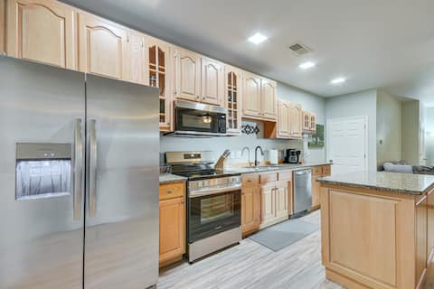 Pet-Friendly Downtown Fulton Apt w/ Smart TV!