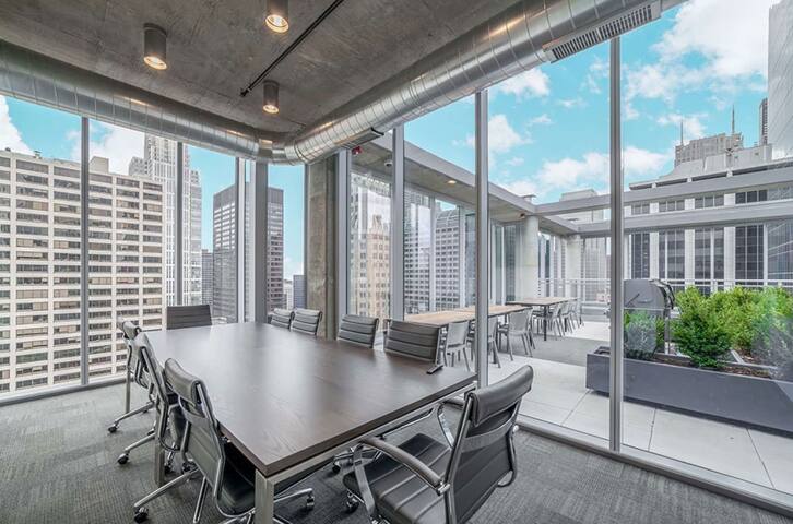2BR Apt: Stunning Views, Steps to Michigan Avenue gallery image 5
