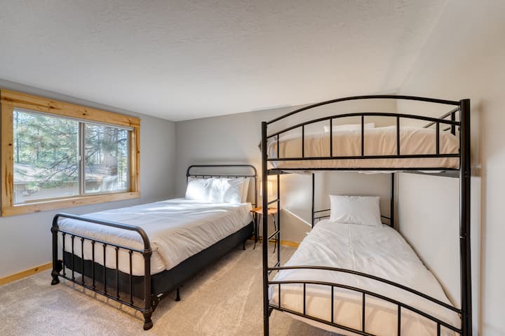 Bedroom 4 features a queen bed and 2 twin beds.
