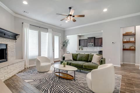 Your Home Away from Home in Beautiful Burleson!