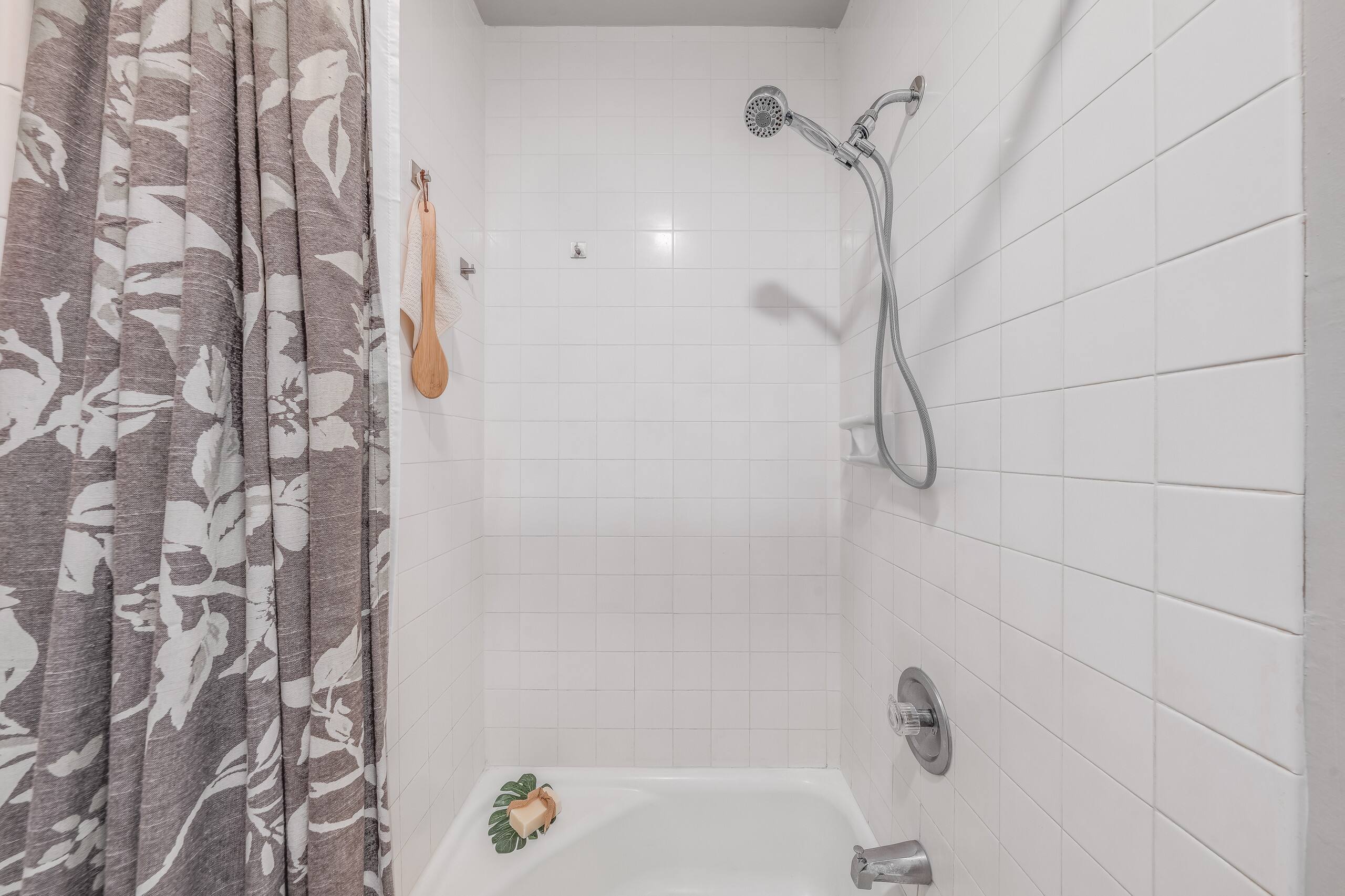 Condo in Lahaina · ★4.74 · 1 bedroom · 2 beds · 1 bath - Image 22