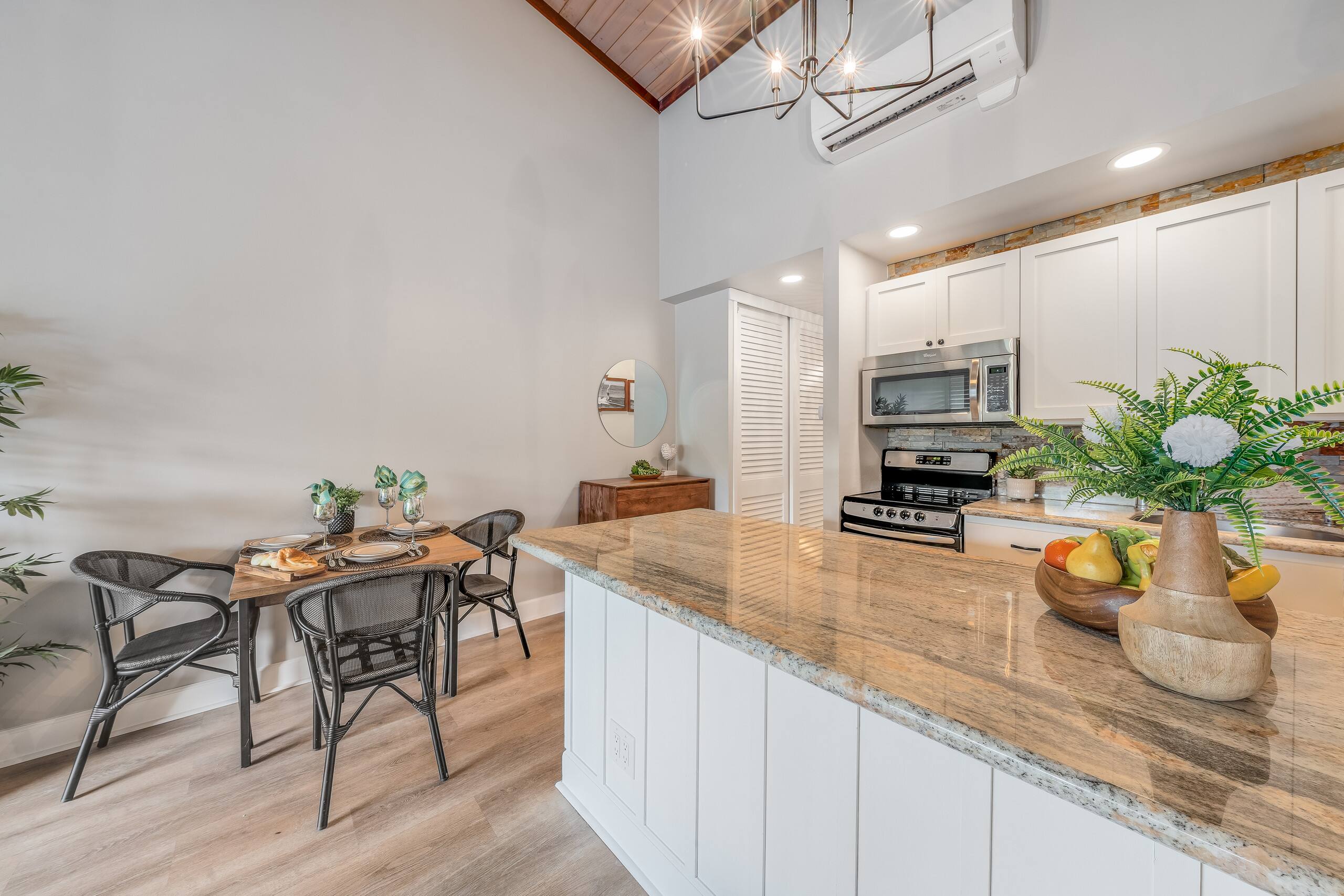 Condo in Lahaina · ★4.74 · 1 bedroom · 2 beds · 1 bath - Image 10