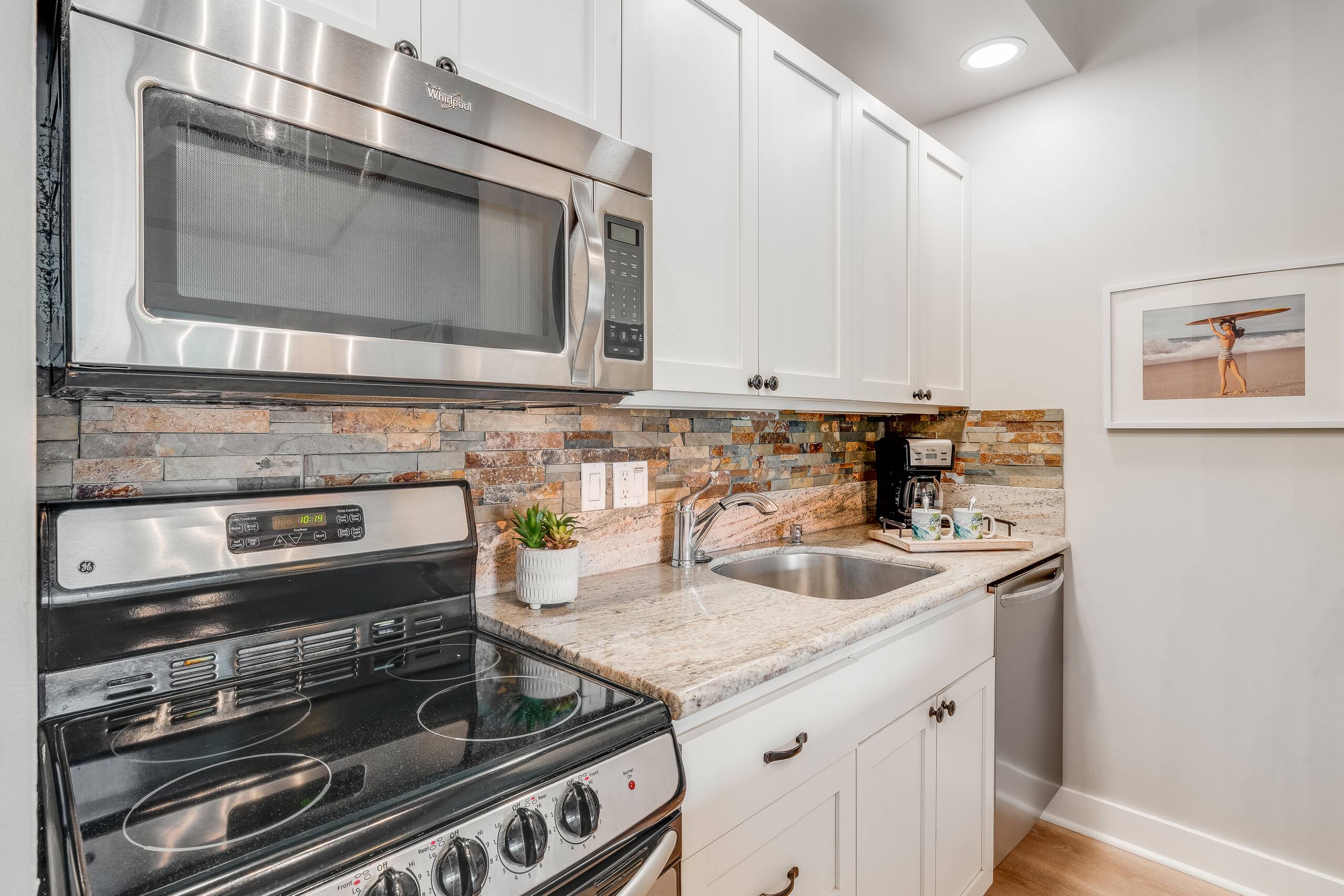 Condo in Lahaina · ★4.74 · 1 bedroom · 2 beds · 1 bath - Image 12