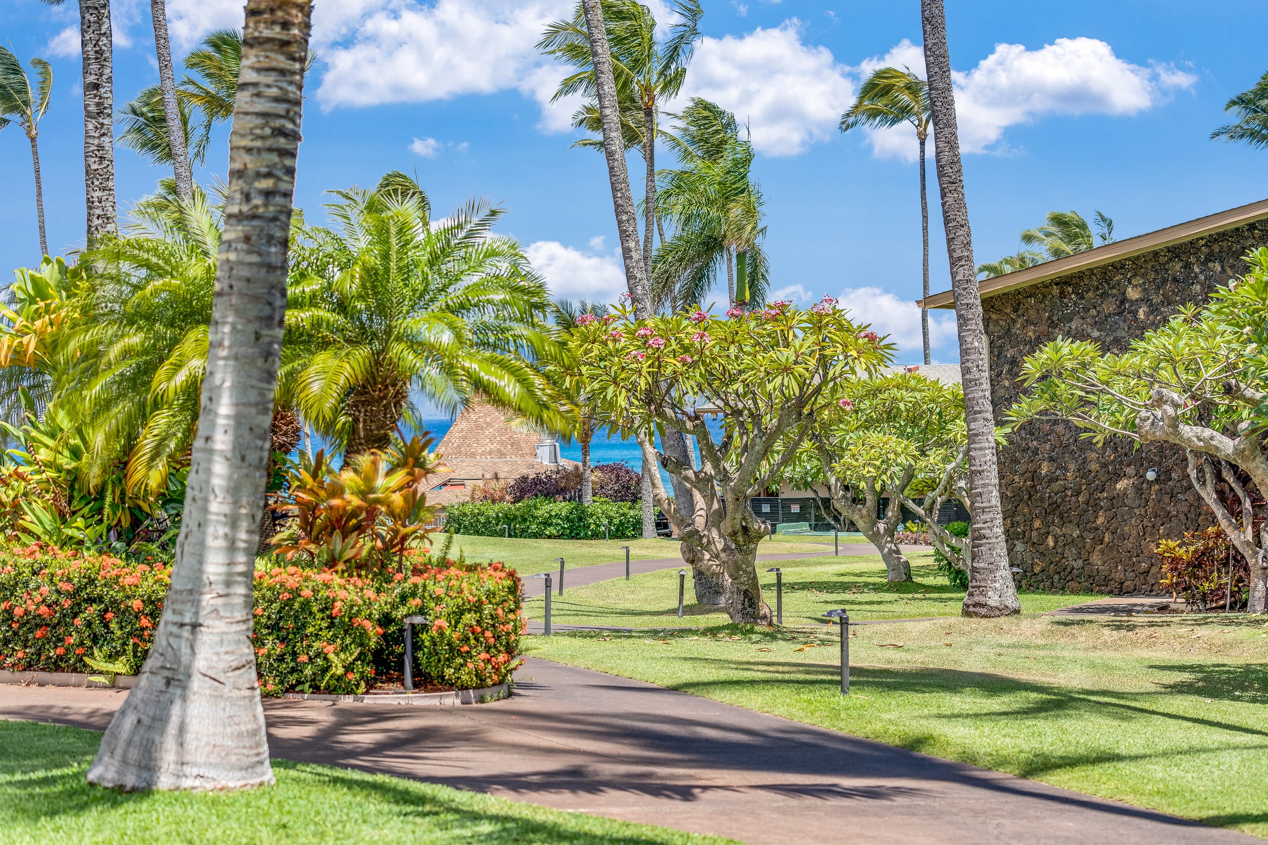 Condo in Lahaina · ★4.74 · 1 bedroom · 2 beds · 1 bath - Image 38