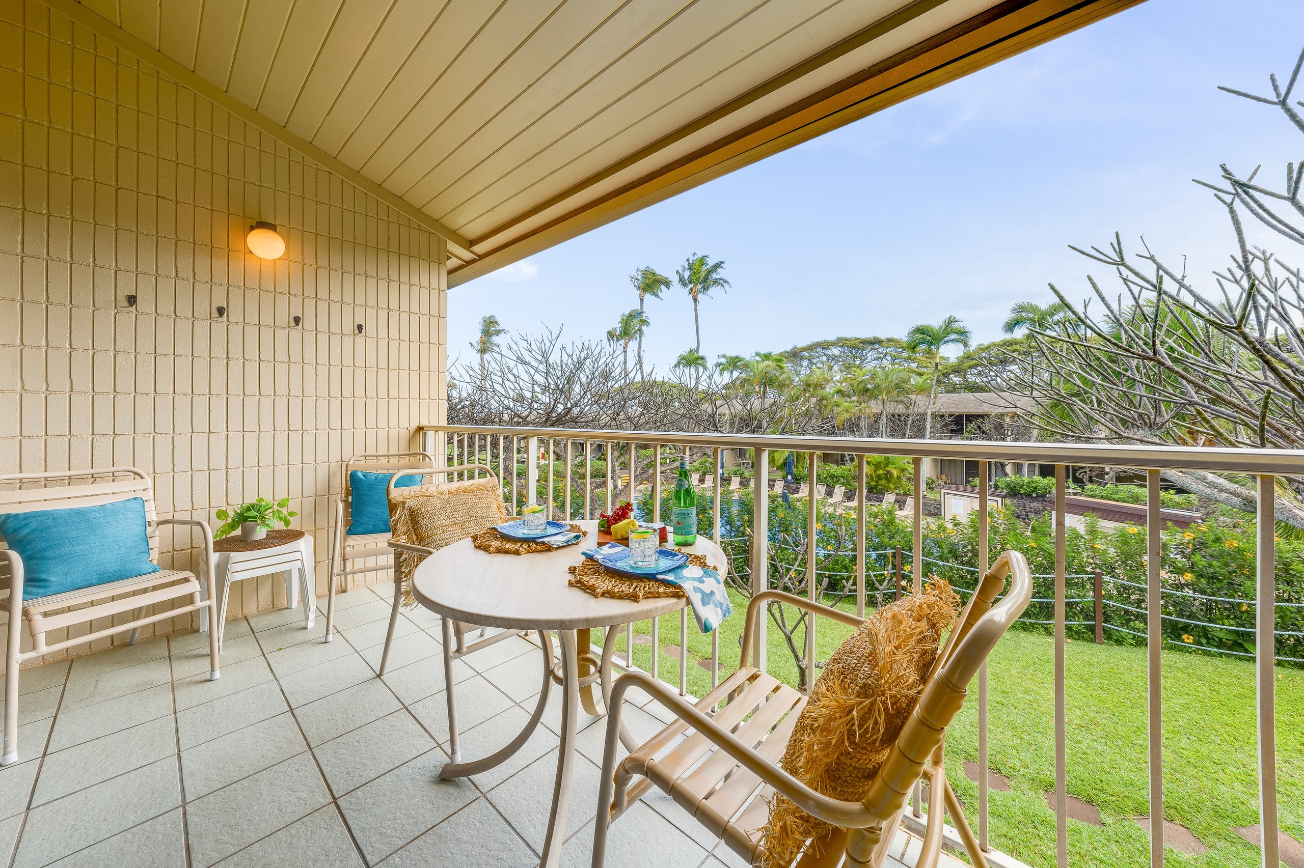 Condo in Lahaina · ★4.74 · 1 bedroom · 2 beds · 1 bath - Image 1