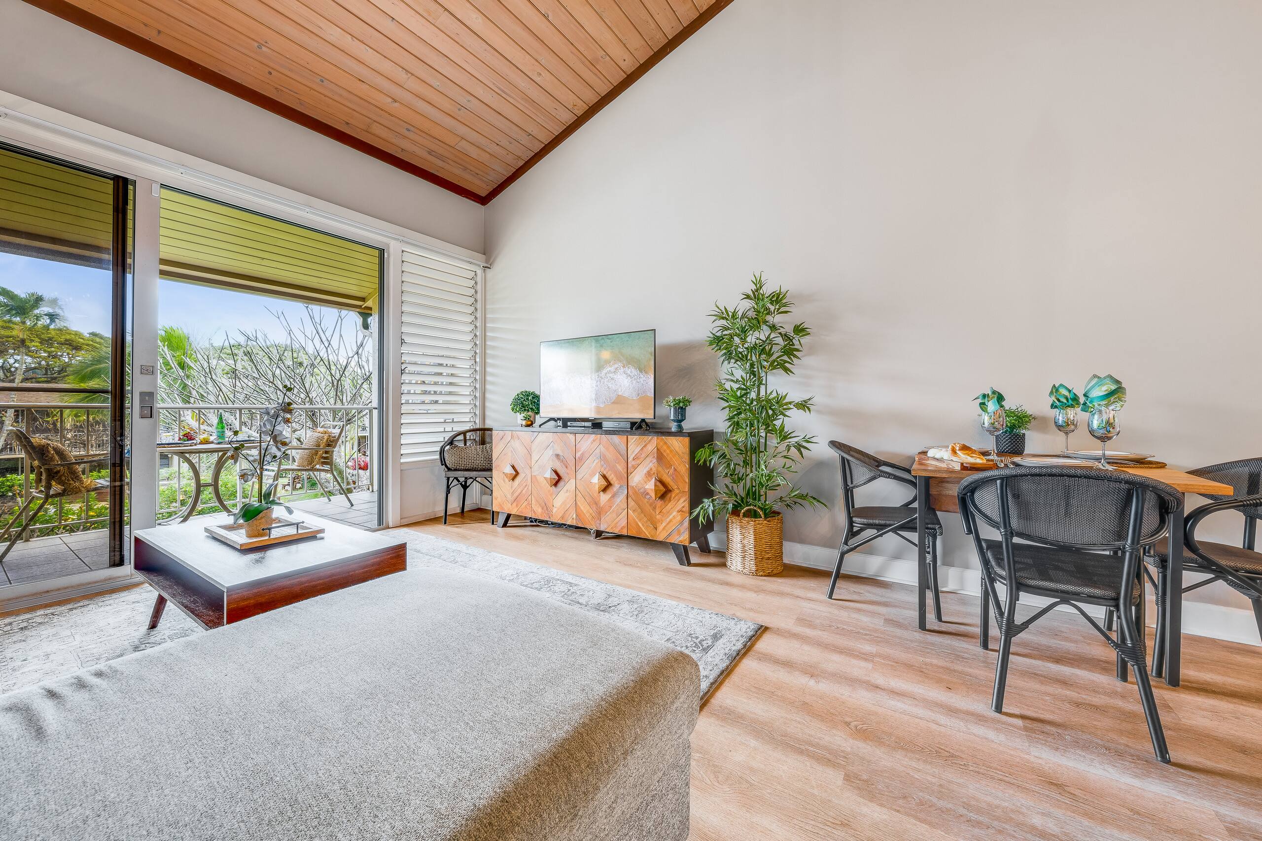 Condo in Lahaina · ★4.74 · 1 bedroom · 2 beds · 1 bath - Image 2
