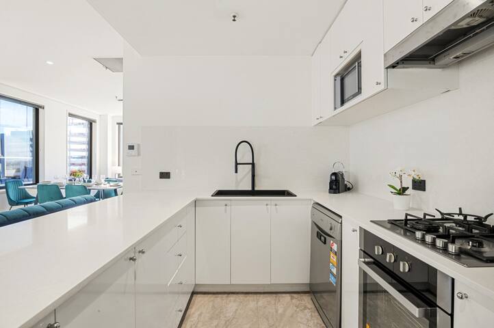 Live Luxe | Elegant 3BR Apt w/Parking & Amenities gallery image 4