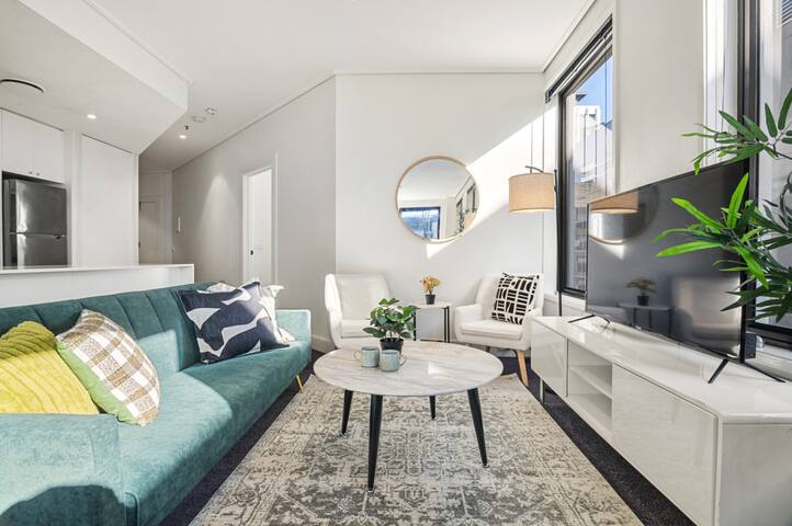 Live Luxe | Elegant 3BR Apt w/Parking & Amenities gallery image 2