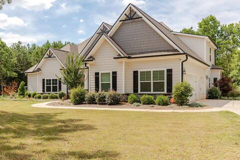 Senoia Luxury Secluded Home w/ Master on Main