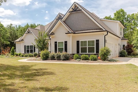 Senoia Luxury Secluded Home w/ Master on Main