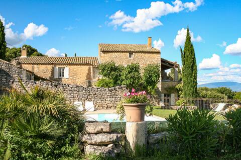 Mas of Marie with pool and Ventoux View