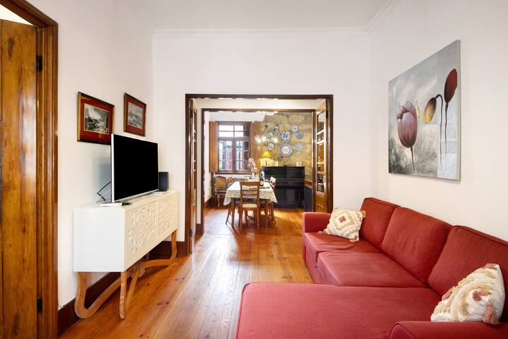 Dellarose Silver gallery image 4