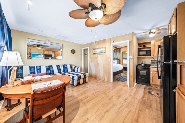 Cozy 1-bedroom Steps From Siesta Key Beach! - Siesta Key, FL