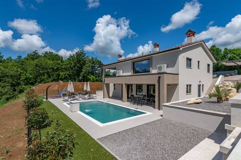 A beautiful modern villa in a tranquil enviroment