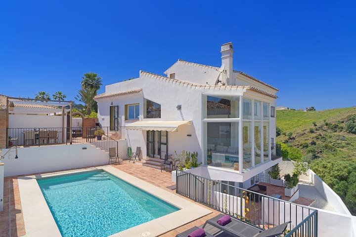 M2 Malaga STR managed Airbnb listing 1