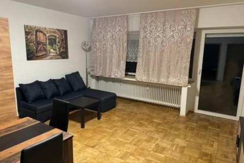 Lara's garden apartment with Wi-Fi, TV