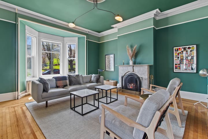 Emerald Victorian Patio  4+1 Bd Parking