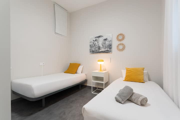 عرض (العقار / الغرفة)