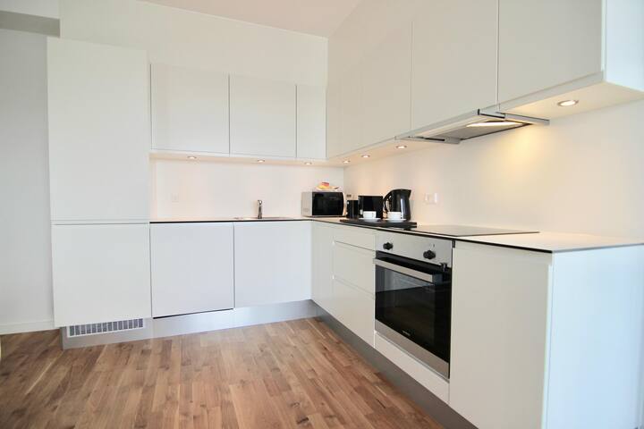 Stunning 2-BR with balcony & beautiful views – 169 gallery image 3