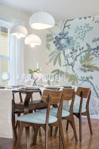 Luxury 3BR Stay • Free Parking • Quick NYC Access gallery image 2