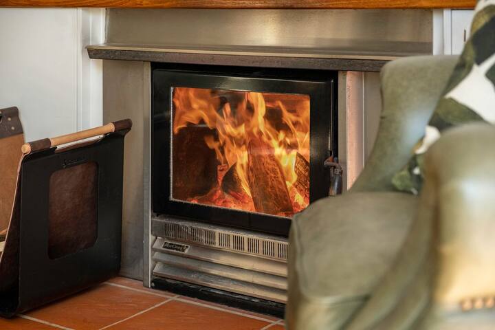 Offshore _ Luxury _ Cocktail room _ Pool _ Air Con gallery image 2