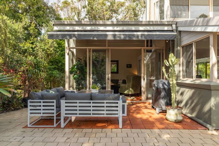 Offshore _ Luxury _ Cocktail room _ Pool _ Air Con