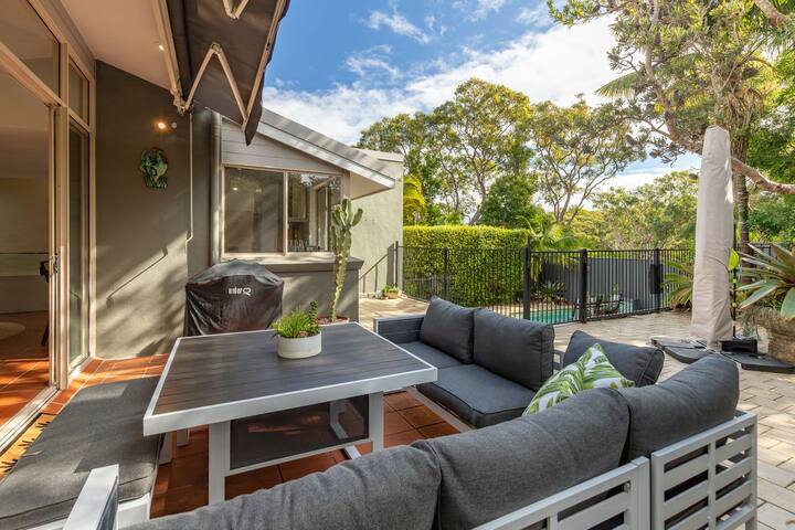 Offshore _ Luxury _ Cocktail room _ Pool _ Air Con gallery image 5