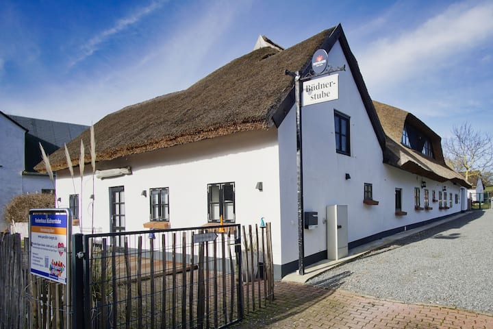 Haus Büdnerstube Fewo3: Garten, Sauna, Schwimmbad - Thiessow
