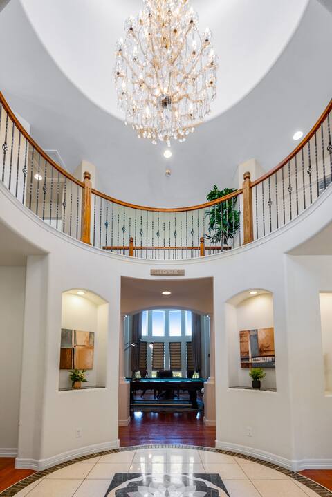 Colorado Lux Peace & Love (Top 2 Floors ONLY)