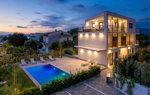 Beautiful apartment in Omisalj
