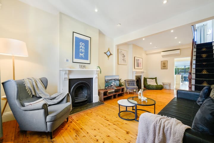 Ivy Haven with City View Loft-10