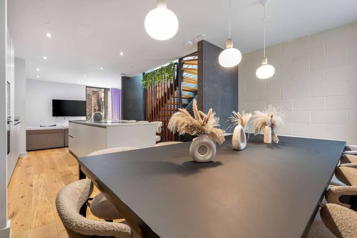 Walk to Canal St. | Luxurious Townhome w/ Roof Top gallery image 5