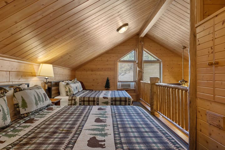 Cabin 9- Spacious Cabin- 4 King Beds- 2 Baths - Estes Park, CO