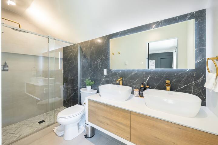 Capitolium by Stay in Nest – Walk to Cap Hill/AC gallery image 3