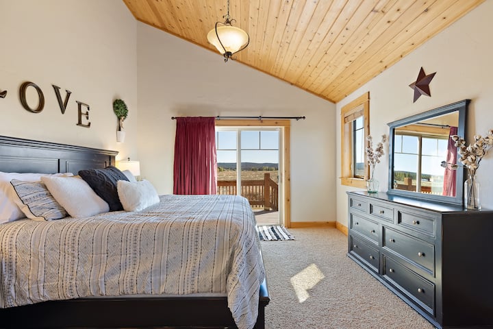 Მინიშნება სამოთხის შესახებ ~ მთავარი საძინებელი მთავარ დონეზე საწოლით, ცალკე აბაზანა-ტუალეტით და ცალკე შესასვლელით ვერანდაზე