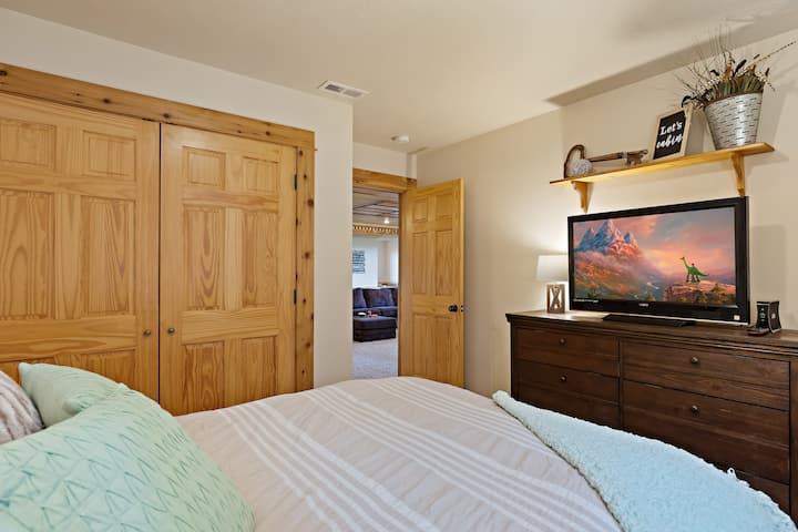 Მინიშნება სამოთხის შესახებ ~ საძინებელი #5 ქვედა დონეზე/საწოლთან ერთად