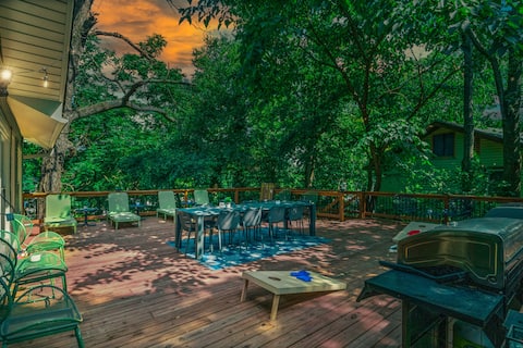 HOT TUB + 5000+square feet HUGE Lakeview Home!