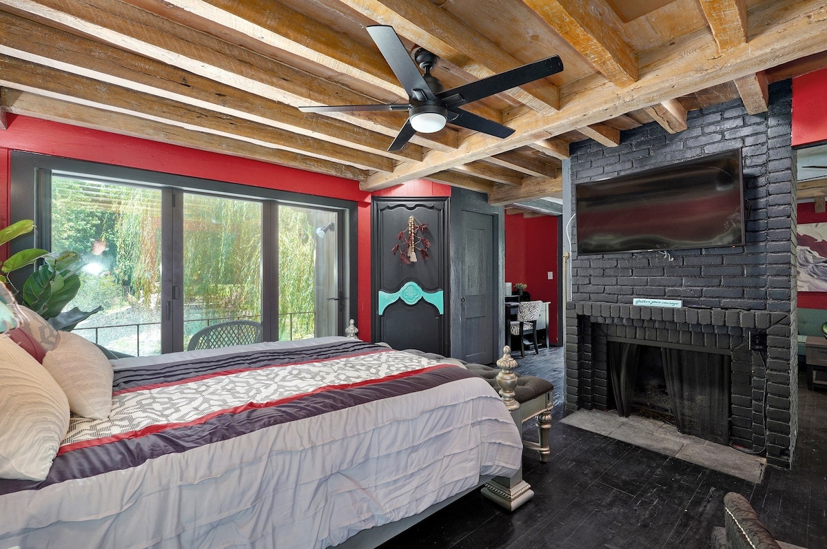 Master Bedroom w/75 inch TV