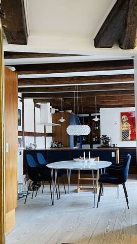 Ultimate Location – Private Roof Terrace – 2 Bedro gallery image 3