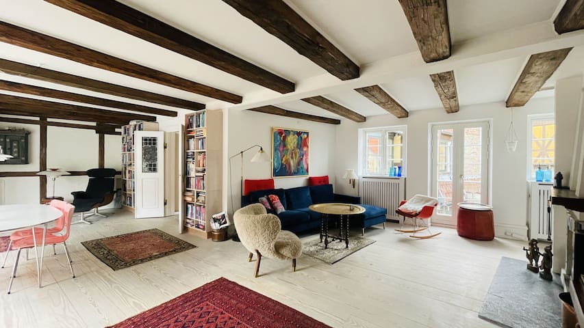 Ultimate Location – Private Roof Terrace – 2 Bedro gallery image 4