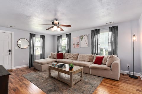 Sleeps 5|King Beds|Comfortable Stay|Warrensburg