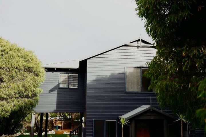 Melo Beach Escape gallery image 3