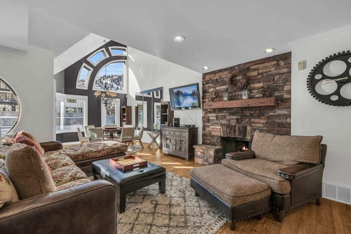 Roomy 4br Townhome - Near Main St W/ Private Hot T - 파크시티
