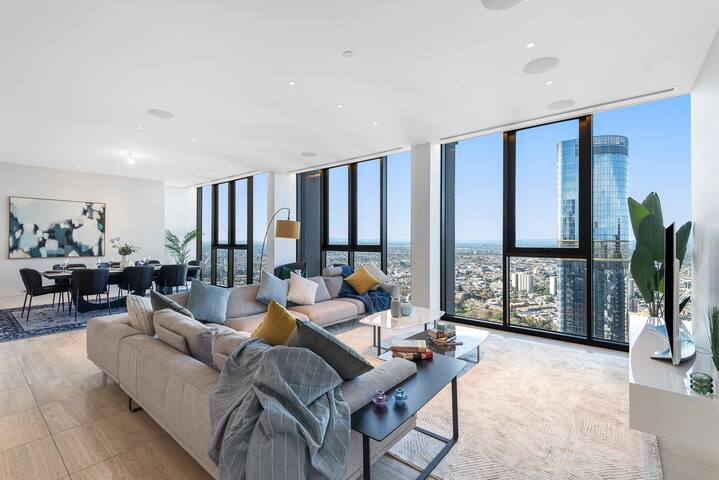 Ultimate City Penthouse with Jaw-dropping Views gallery image 3