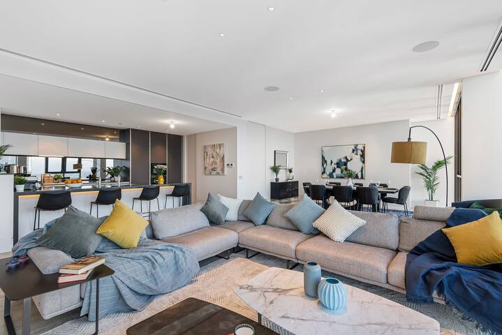 Ultimate City Penthouse with Jaw-dropping Views gallery image 4