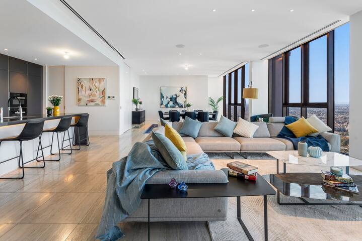 Ultimate City Penthouse with Jaw-dropping Views gallery image 2